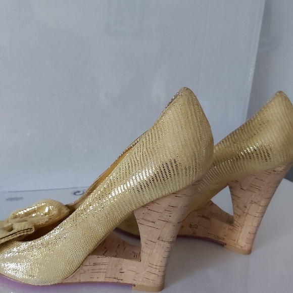 Golden Betsey Johnson Heels with Bow - Picture 6 of 8